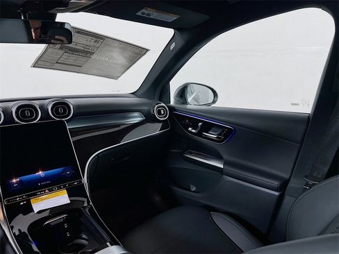 New 2025 Mercedes-Benz GLC 300 4MATIC image 24
