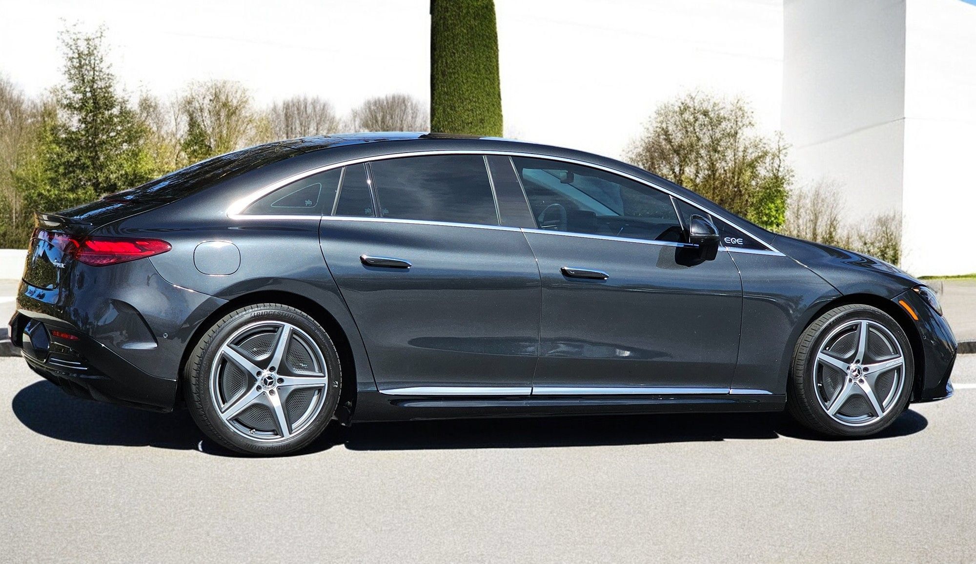 Used 2023 Mercedes-Benz EQE 500 4MATIC Sedan w/ Exclusive Trim Package image 10