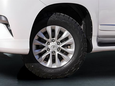 Used 2017 Lexus GX 460 Premium image 34