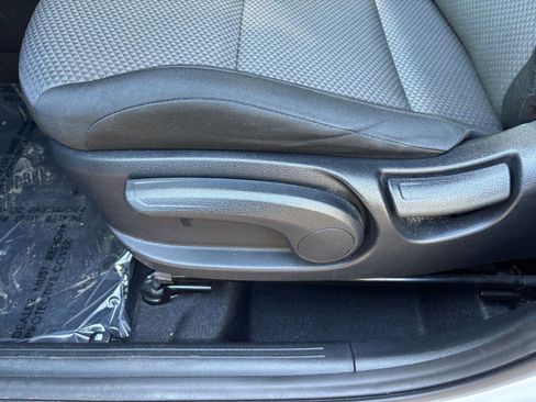 Used 2025 Kia Soul LX w/ LX Technology Package FWD image 22