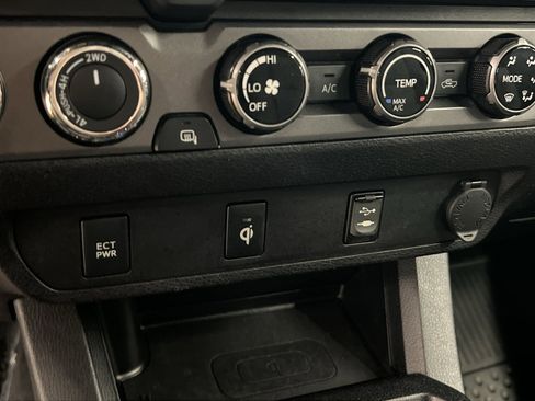 Used 2017 Toyota Tacoma TRD Off-Road w/ Tow Package (A/T) image 31