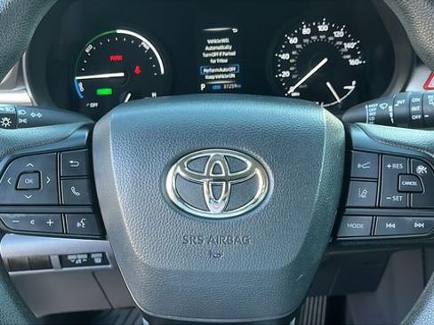 Certified 2022 Toyota Sienna LE image 9