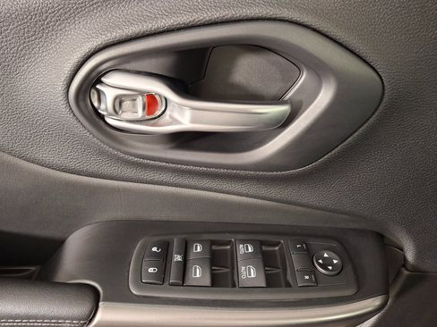 Used 2019 Jeep Cherokee Latitude Plus w/ Cold Weather Group image 24