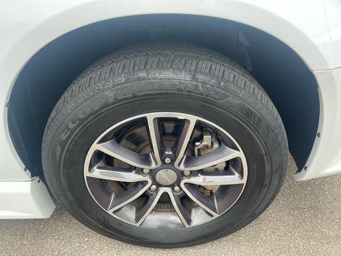 Used 2017 Dodge Grand Caravan SXT image 35