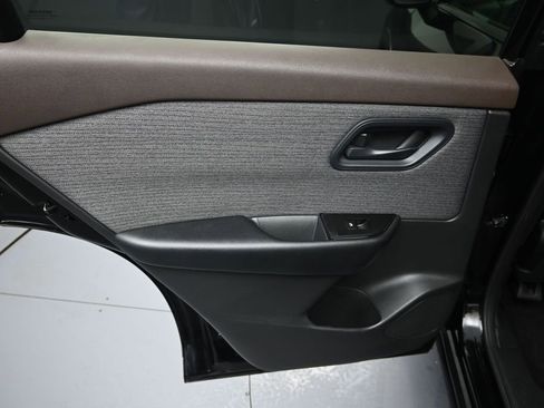 Used 2023 Nissan Rogue S AWD/4WD image 27