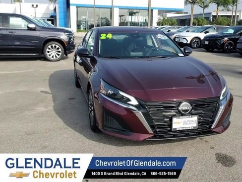 Used 2024 Nissan Altima 2.5 SV image 2