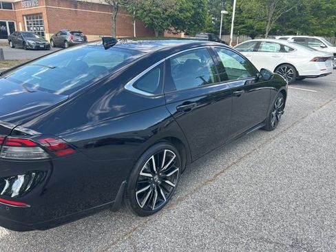 Used 2023 Honda Accord Touring image 4