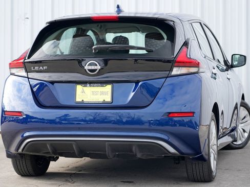 Used 2025 Nissan Leaf S image 4