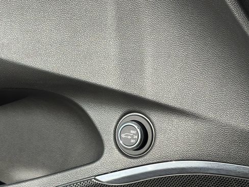 Used 2023 Buick Enclave Essence w/ Experience Buick Package FWD image 19