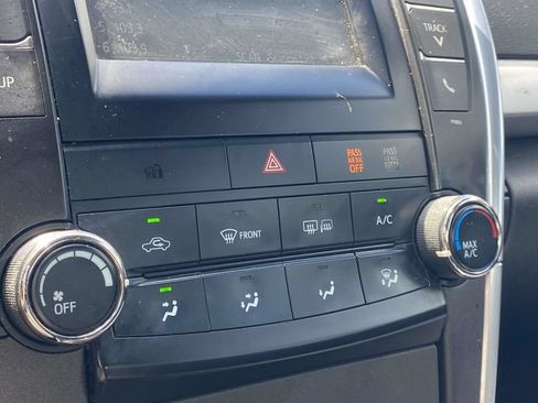 Used 2015 Toyota Camry SE FWD image 24