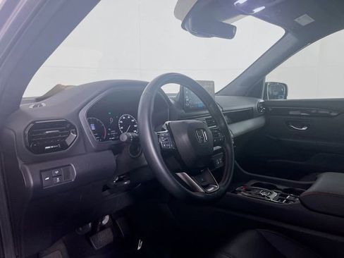 Used 2025 Honda Pilot TrailSport image 10