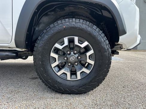 Used 2022 Toyota Tacoma TRD Off-Road w/ Technology Package image 51