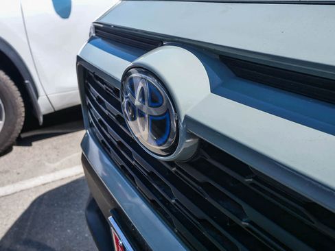 Used 2019 Toyota RAV4 XLE w/ Carpet Mat Package AWD/4WD image 4