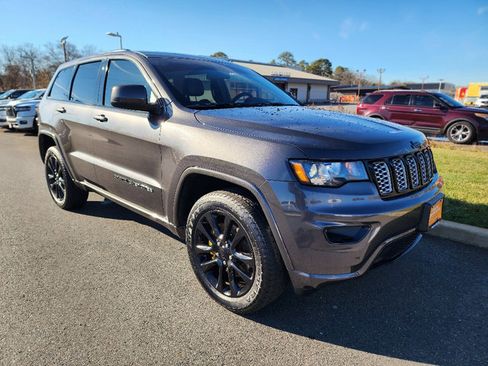 Certified 2021 Jeep Grand Cherokee Laredo X image 24