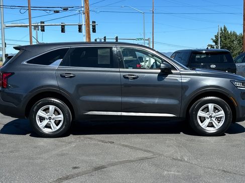 Used 2021 Kia Sorento LX AWD/4WD image 3