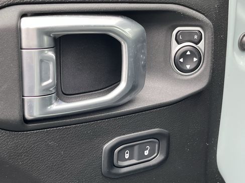 Used 2024 Jeep Wrangler Unlimited w/ Convenience Group image 19