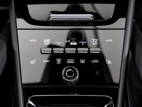 Used 2025 Porsche Cayenne GTS image 20