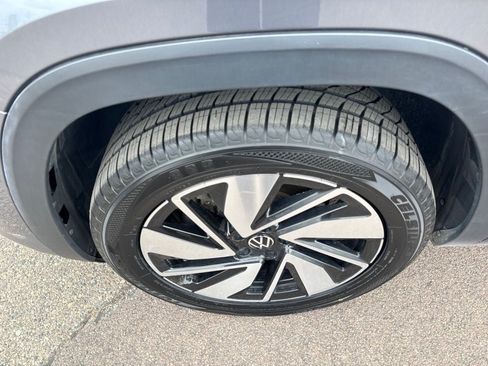 Used 2024 Volkswagen Atlas SE AWD/4WD image 9