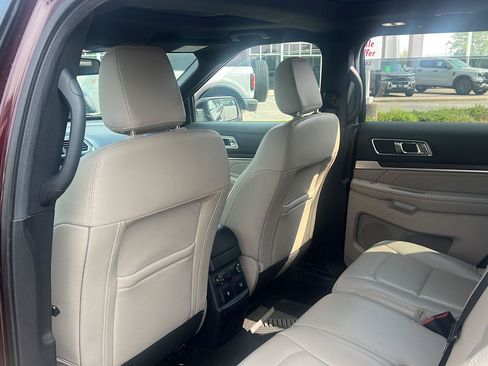 Used 2018 Ford Explorer Limited w/ Equipment Group 301A AWD/4WD image 17