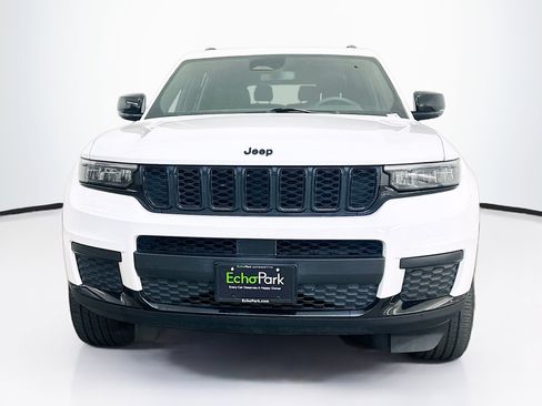 Used 2023 Jeep Grand Cherokee L Laredo image 2