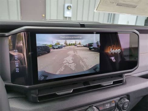 New 2025 Jeep Gladiator Sport image 29