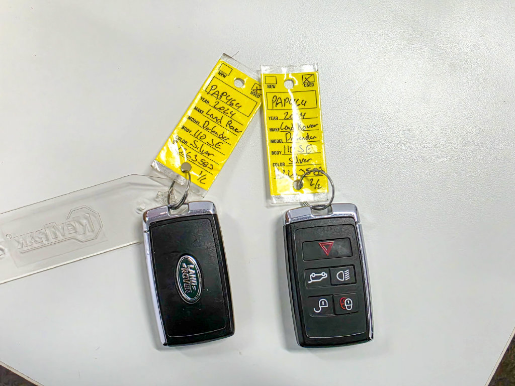 Used 2024 Land Rover Defender 110 SE AWD/4WD image 32