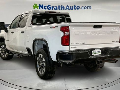 Used 2023 Chevrolet Silverado 2500 Custom w/ Custom Value Package image 3