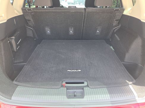 Certified 2025 Nissan Rogue SV FWD image 23