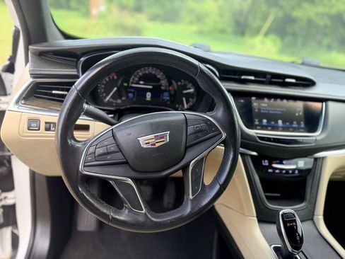 Used 2018 Cadillac XT5 FWD w/ LPO, Wheel Lock Package image 16