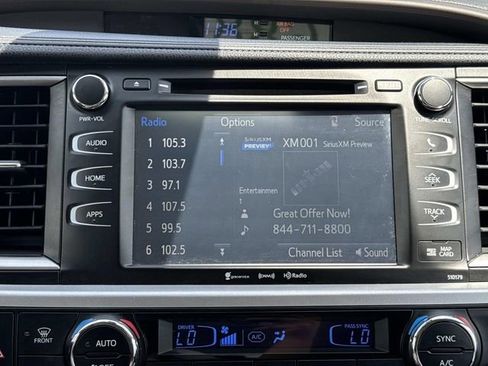 Used 2017 Toyota Highlander XLE FWD image 41
