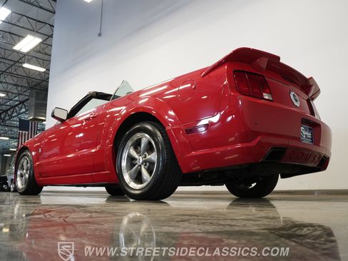 Used 2005 Ford Mustang GT image 12