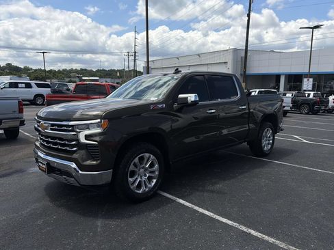 Used 2023 Chevrolet Silverado 1500 LTZ w/ Z71 Off-Road Package AWD/4WD image 7