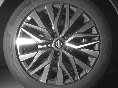 Used 2025 Nissan Altima 2.5 SV FWD image 13