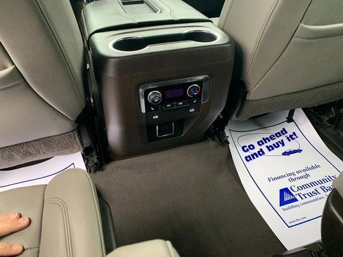 Used 2021 Chevrolet Suburban Z71 w/ Z71 Off-Road Package image 8