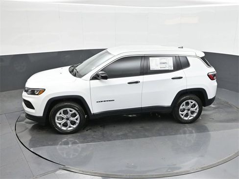 Used 2025 Jeep Compass Sport image 34