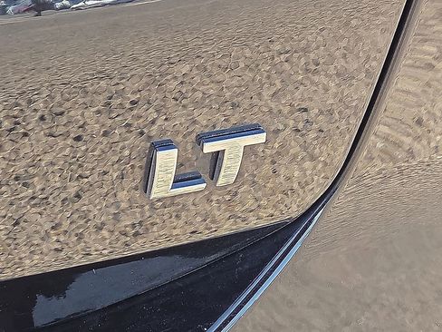 Used 2018 Chevrolet Equinox LT image 17