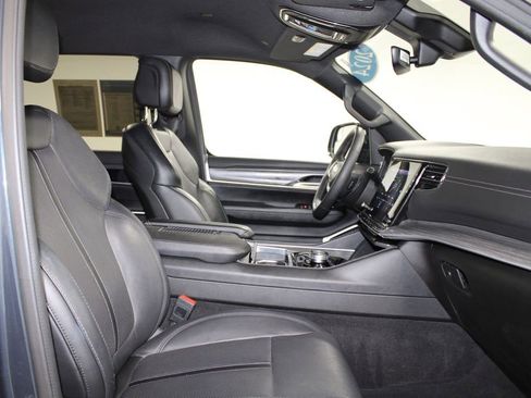 Used 2024 Jeep Wagoneer Series III AWD/4WD image 28