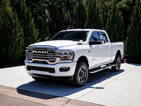 Used 2025 RAM 2500 Laramie AWD/4WD image 6