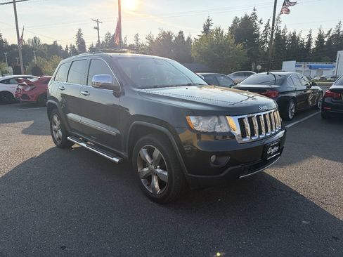 Used 2011 Jeep Grand Cherokee Overland AWD/4WD image 4