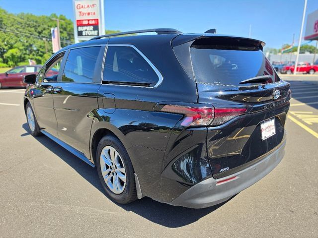 Used 2024 Toyota Sienna XLE w/ XLE Plus Package AWD/4WD image 5