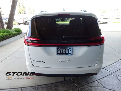 Used 2021 Chrysler Pacifica Touring-L w/ Uconnect Theater Family Group image 7