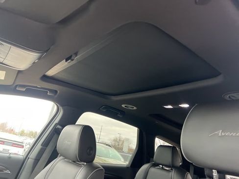 Used 2023 Buick Enclave Avenir w/ Avenir Technology Package AWD/4WD image 13