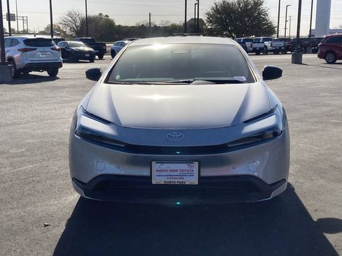 New 2026 Toyota Prius LE FWD image 2