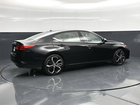 Used 2024 Nissan Altima 2.5 SR FWD image 2