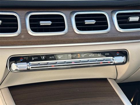 Used 2022 Mercedes-Benz GLS 450 4MATIC image 24