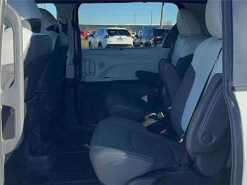 Certified 2022 Toyota Sienna XSE image 10