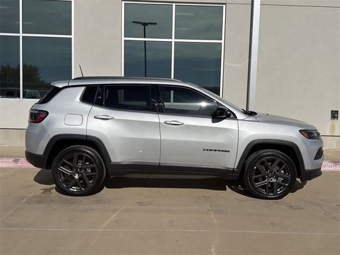 New 2026 Jeep Compass Latitude image 4