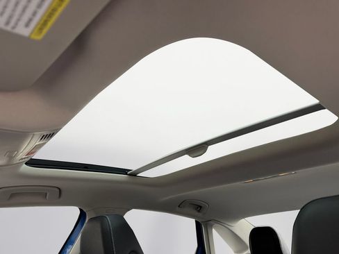 Used 2024 Volkswagen Jetta SE w/ Panoramic Sunroof Package FWD image 17