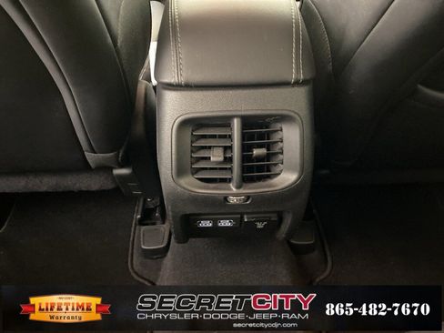 Used 2023 Jeep Cherokee Altitude Lux image 27