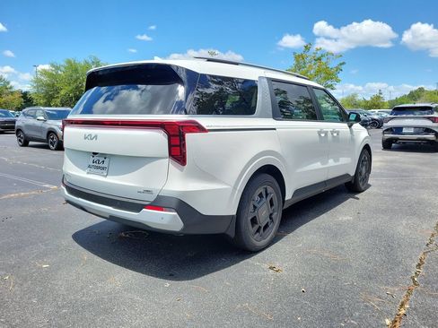New 2026 Kia Carnival EX FWD image 4